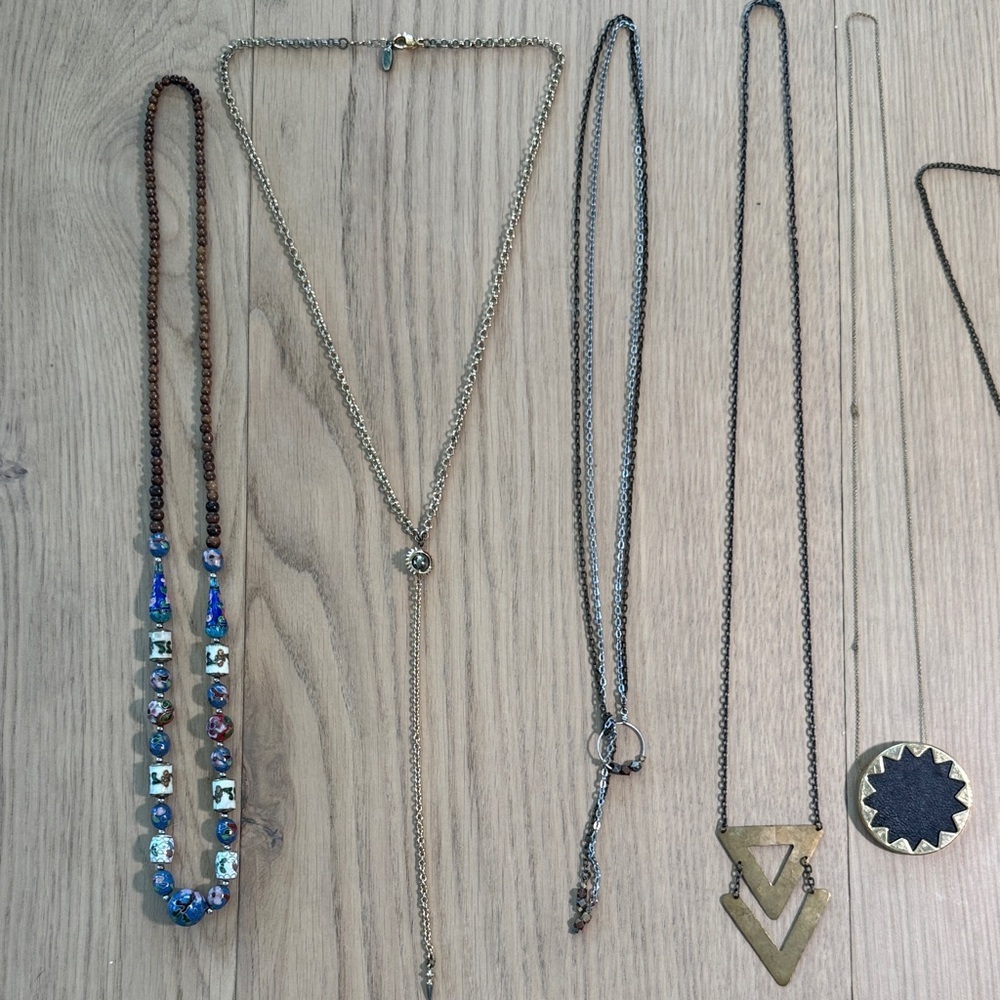 Costume Jewelry Set- necklaces - bracelets - rings - chokers - Picture 4 of 7